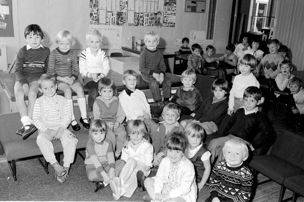 Border Counties Advertizer: The new intake of puils at Woodside School, Oswestry, in 1984.